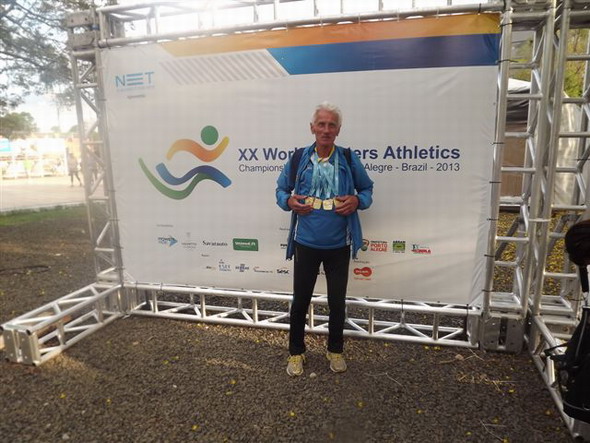 Pri tabuli s emblémom XX.WMA 2013